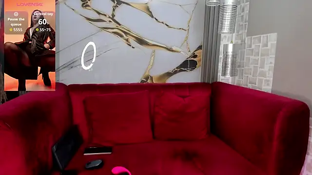 Bella williamss  online show from April 13, 2026, 7:41 pm