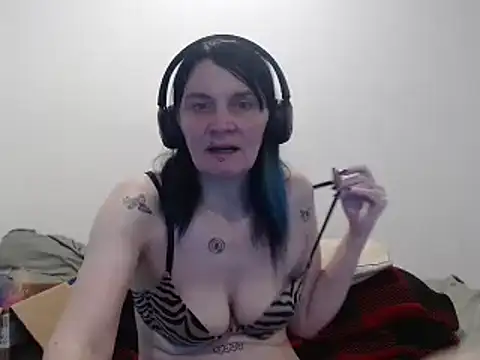 Hotmodel1984 online show from June 3, 2026, 2:47 am