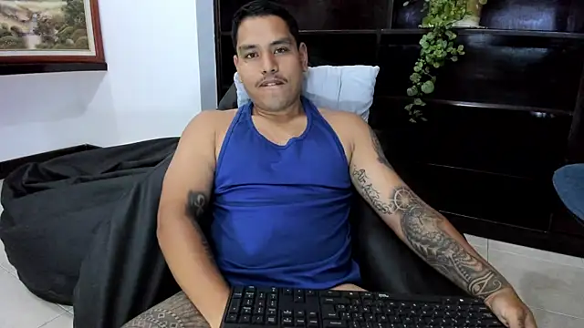 Snapshot of maxflurry_ chatting on March 21, 2025, 10:28 am maxflurry  online show from March 21, 2025, 10:28 am