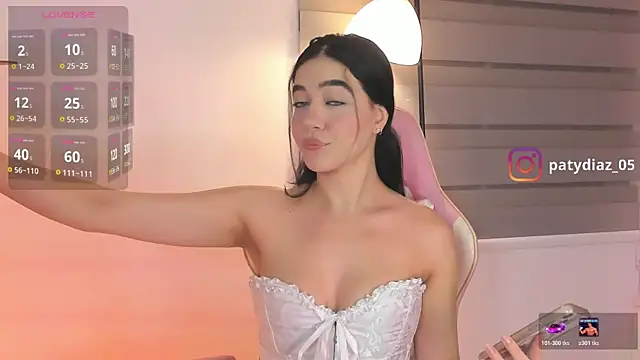 MiiaParker6972 online show from May 18, 2026, 11:54 pm