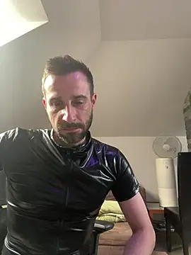 Snapshot of gryzoon chatting on April 23, 2026, 5:19 am gryzoon online show from April 23, 2026, 5:19 am