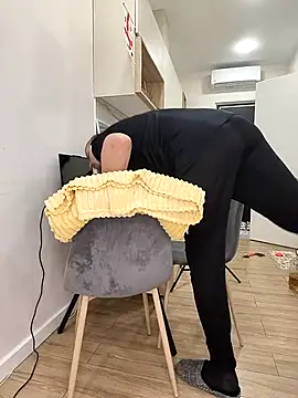  KissMyAss  online show from April 7, 2026, 4:51 pm