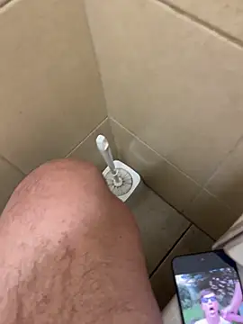 Snapshot of Alexander18edd chatting on October 29, 2025, 1:35 pm Alexander18edd online show from October 29, 2025, 1:35 pm