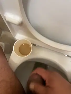 Snapshot of Alexander18edd chatting on November 24, 2025, 1:33 pm Alexander18edd online show from November 24, 2025, 1:33 pm