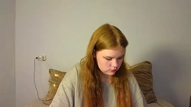 Snapshot of LaseyMoon chatting on February 6, 2026, 7:56 am LaseyMoon online show from February 6, 2026, 7:56 am