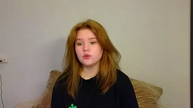 Snapshot of LaseyMoon chatting on February 9, 2026, 9:57 am LaseyMoon online show from February 9, 2026, 9:57 am