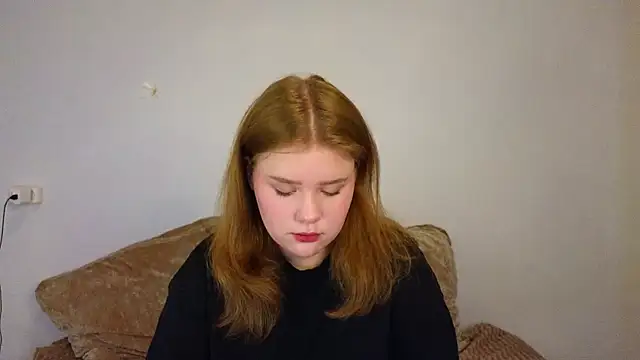 Snapshot of LaseyMoon chatting on February 16, 2026, 4:19 am LaseyMoon online show from February 16, 2026, 4:19 am