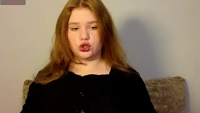 Snapshot of LaseyMoon chatting on February 19, 2026, 3:35 am LaseyMoon online show from February 19, 2026, 3:35 am