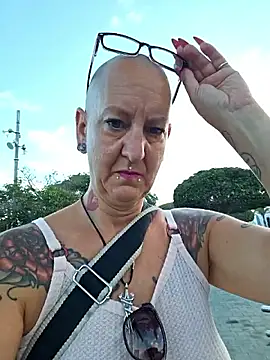 Emma Milf25 online show from September 24, 2025, 7:33 am