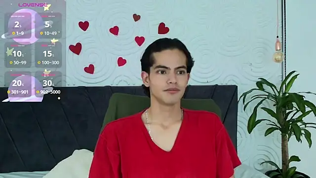 Snapshot of Maximoherrera_16 chatting on April 17, 2026, 1:47 pm Maximoherrera 16 online show from April 17, 2026, 1:47 pm