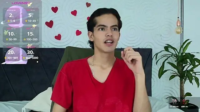 Snapshot of Maximoherrera_16 chatting on April 27, 2026, 12:47 pm Maximoherrera 16 online show from April 27, 2026, 12:47 pm
