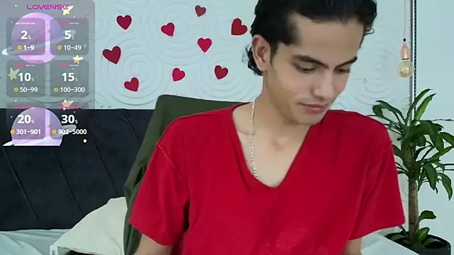 Snapshot of Maximoherrera_16 chatting on May 1, 2026, 12:43 pm Maximoherrera 16 online show from May 1, 2026, 12:43 pm
