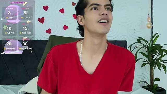 Snapshot of Maximoherrera_16 chatting on May 4, 2026, 1:07 pm Maximoherrera 16 online show from May 4, 2026, 1:07 pm
