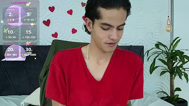 Snapshot of Maximoherrera_16 chatting on May 5, 2026, 12:24 pm Maximoherrera 16 online show from May 5, 2026, 12:24 pm