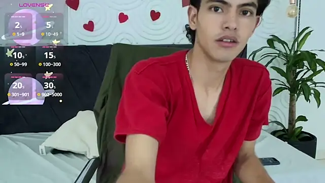 Snapshot of Maximoherrera_16 chatting on May 13, 2026, 12:13 pm Maximoherrera 16 online show from May 13, 2026, 12:13 pm