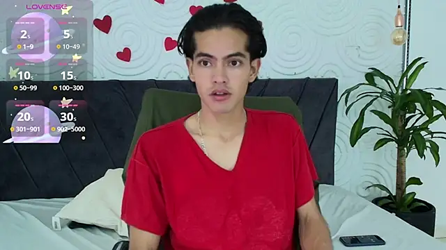 Snapshot of Maximoherrera_16 chatting on May 15, 2026, 12:23 pm Maximoherrera 16 online show from May 15, 2026, 12:23 pm