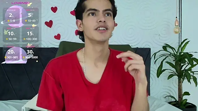 Snapshot of Maximoherrera_16 chatting on May 20, 2026, 12:44 pm Maximoherrera 16 online show from May 20, 2026, 12:44 pm