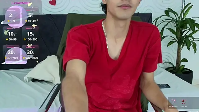 Snapshot of Maximoherrera_16 chatting on May 21, 2026, 1:07 pm Maximoherrera 16 online show from May 21, 2026, 1:07 pm