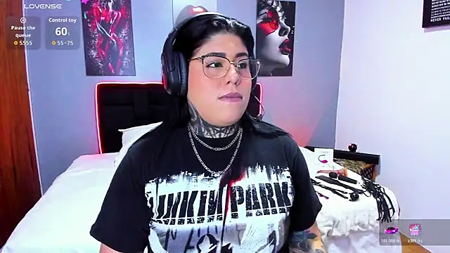 Snapshot of Veronika_metal chatting on May 24, 2026, 10:48 pm Veronika metal online show from May 24, 2026, 10:48 pm