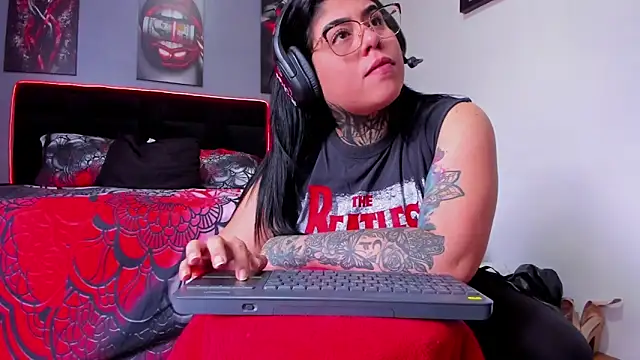 Veronika metal online show from July 29, 2026, 7:34 pm