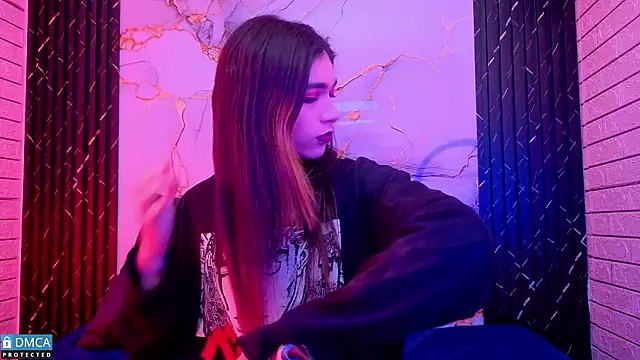 Snapshot of MaeveKuro chatting on March 7, 2026, 3:03 am MaeveKuro online show from March 7, 2026, 3:03 am