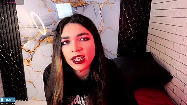 Snapshot of MaeveKuro chatting on March 31, 2026, 3:08 am MaeveKuro online show from March 31, 2026, 3:08 am