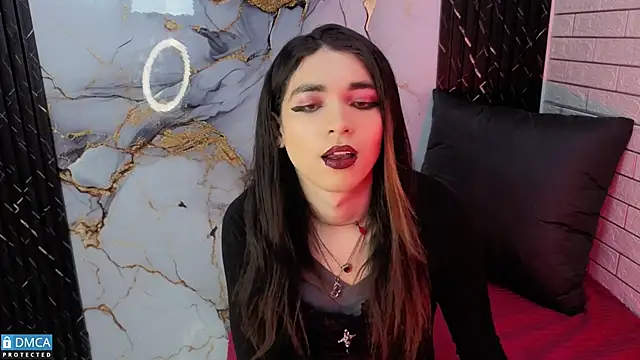 Snapshot of MaeveKuro chatting on April 15, 2026, 1:56 am MaeveKuro online show from April 15, 2026, 1:56 am