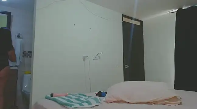 roxanasexy2025 online show from March 14, 2025, 4:09 pm