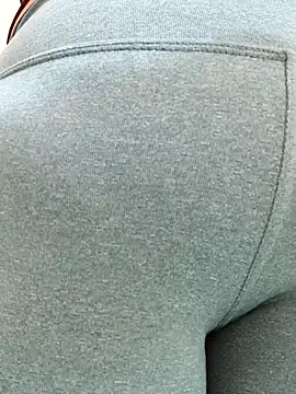 roxanasexy2025 online show from April 7, 2026, 3:45 pm