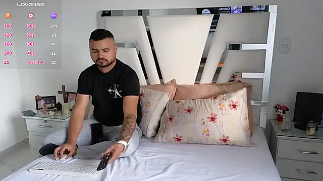 Snapshot of khalidferrer chatting on March 10, 2025, 12:26 pm khalidferrer online show from March 10, 2025, 12:26 pm