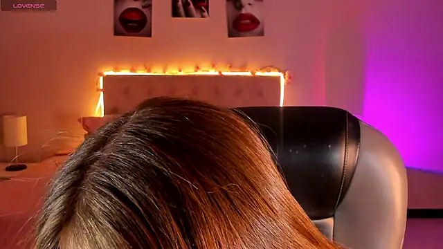 Emily Warren  online show from March 11, 2026, 7:42 pm