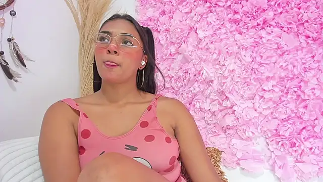 Melodymoore  online show from February 5, 2026, 9:19 pm