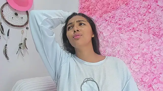 Melodymoore  online show from March 3, 2026, 12:17 am