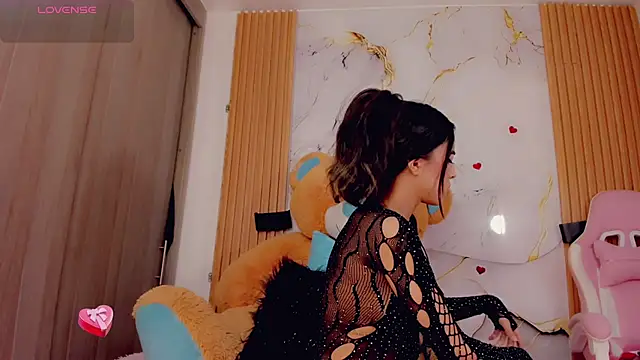 ValeriCardenas online show from September 27, 2025, 1:32 am