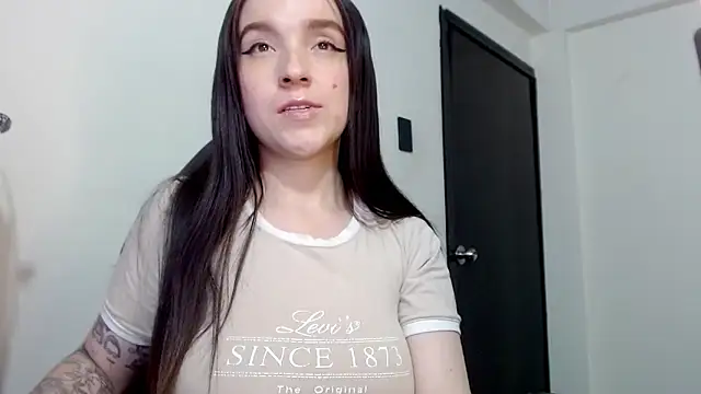 Snapshot of melii_lopezxo chatting on December 22, 2025, 2:41 am melii lopezxo online show from December 22, 2025, 2:41 am