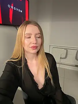 Snapshot of EvaBrooklyn chatting on February 27, 2025, 6:31 pm EvaBrooklyn online show from February 27, 2025, 6:31 pm