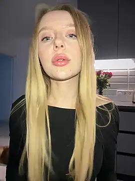 Snapshot of EvaBrooklyn chatting on March 13, 2025, 3:39 pm EvaBrooklyn online show from March 13, 2025, 3:39 pm