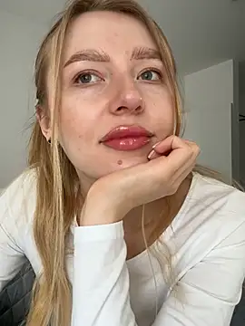 Snapshot of EvaBrooklyn chatting on March 16, 2025, 6:31 am EvaBrooklyn online show from March 16, 2025, 6:31 am