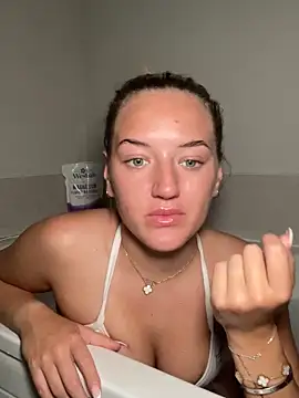 MissMaisiex online show from October 4, 2025, 7:34 pm