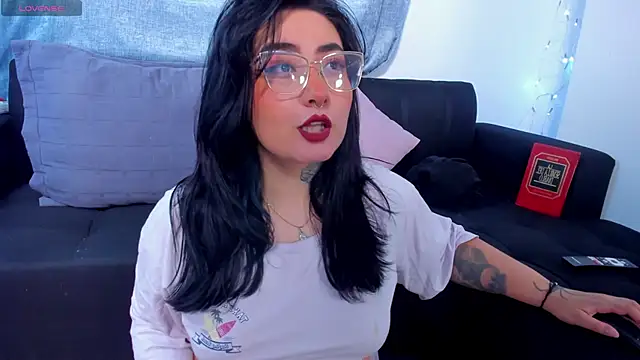 Curvybaddie99 online show from November 4, 2025, 11:26 pm