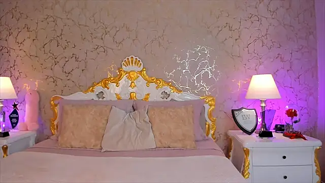 ScarlettWallace online show from October 28, 2025, 9:39 pm