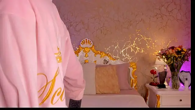 ScarlettWallace online show from March 12, 2026, 10:05 pm