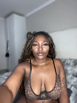 Snapshot of PrincessTamara chatting on April 12, 2026, 11:10 pm PrincessTamara online show from April 12, 2026, 11:10 pm