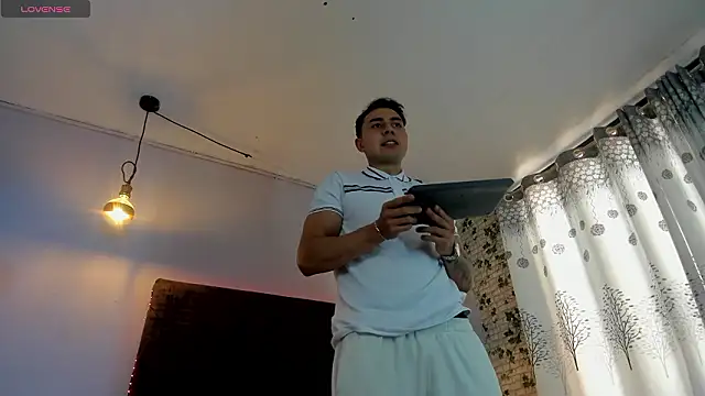 Snapshot of loverisu-coral chatting on March 19, 2026, 7:51 pm loverisu-coral online show from March 19, 2026, 7:51 pm