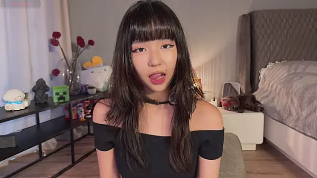 melana love online show from October 6, 2025, 1:41 pm