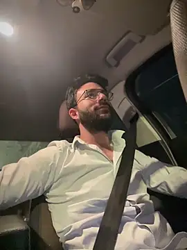 YJeromZCoxk online show from March 13, 2025, 6:01 pm