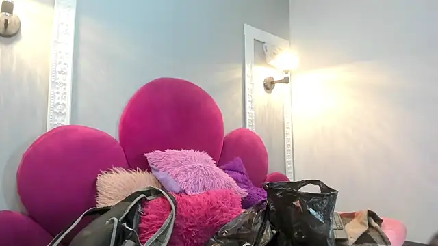 Bonniie 22 online show from April 14, 2026, 7:20 pm