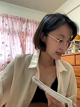 ladypaggy online show from November 12, 2025, 4:46 am