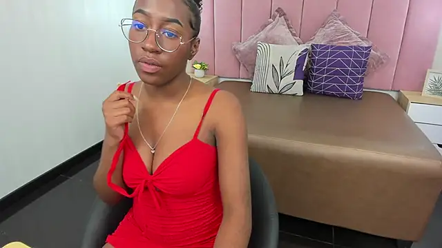 Qeen blackk online show from March 6, 2025, 4:07 pm