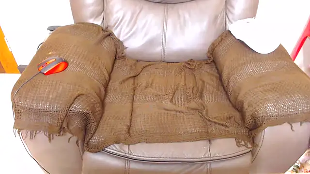 ChocolateClit online show from November 30, 2025, 3:38 pm